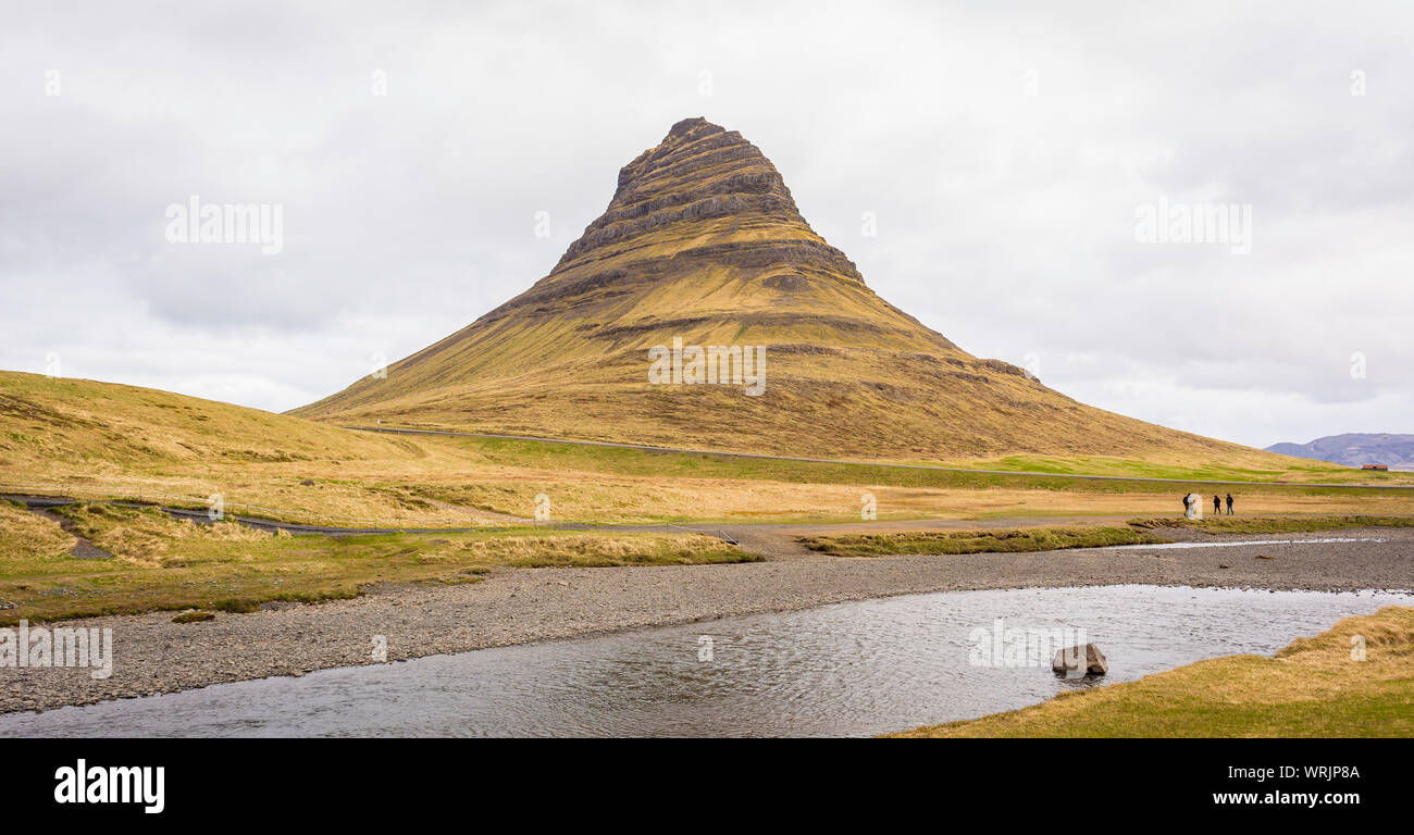 GRUNDARFJOROUR, ISLANDE - Kirkjufell mountain, péninsule de Snæfellsnes. Banque D'Images