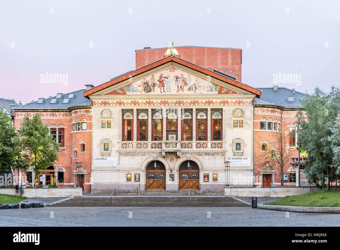 Théâtre d'Aarhus avec une façade ornée dans la douce lumière du soir, inauguré en 1900, au Danemark. 15 juillet 2019 Banque D'Images