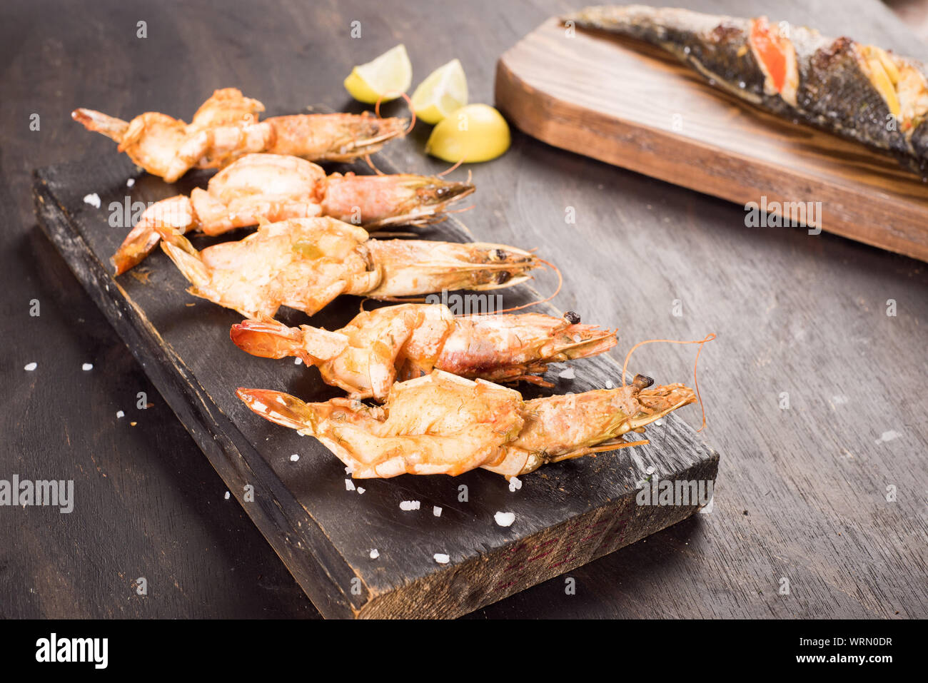 Cuisine orientale, crevettes et Kofta et kabab sur un plat de style Banque D'Images