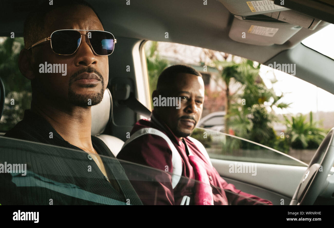 DATE DE SORTIE : Janvier 17, 2020 TITRE : Bad Boys Pour La Vie STUDIO : Columbia Pictures Réalisateur : Adil El Arbi, Bilall Fallah PLOT : Marcus Burnett est maintenant un inspecteur de police et Mike Lowery est dans une crise de la quarantaine. Ils s'unissent de nouveau lorsqu'un mercenaire albanais, dont le frère, ils ont tué leur promet un bonus important. Avec : Will Smith comme Detective Mike Lowrey, MARTIN LAWRENCE comme Detective Marcus Burnett. (Crédit Image : © Columbia Pictures/photos) Banque D'Images
