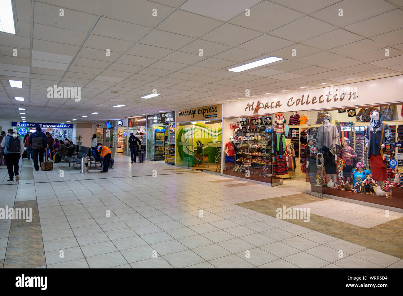 Commerces, magasins à Teniente Alejandro Velasco ASTETE Aéroport International, l'aéroport de Cusco, Cusco, Pérou Banque D'Images
