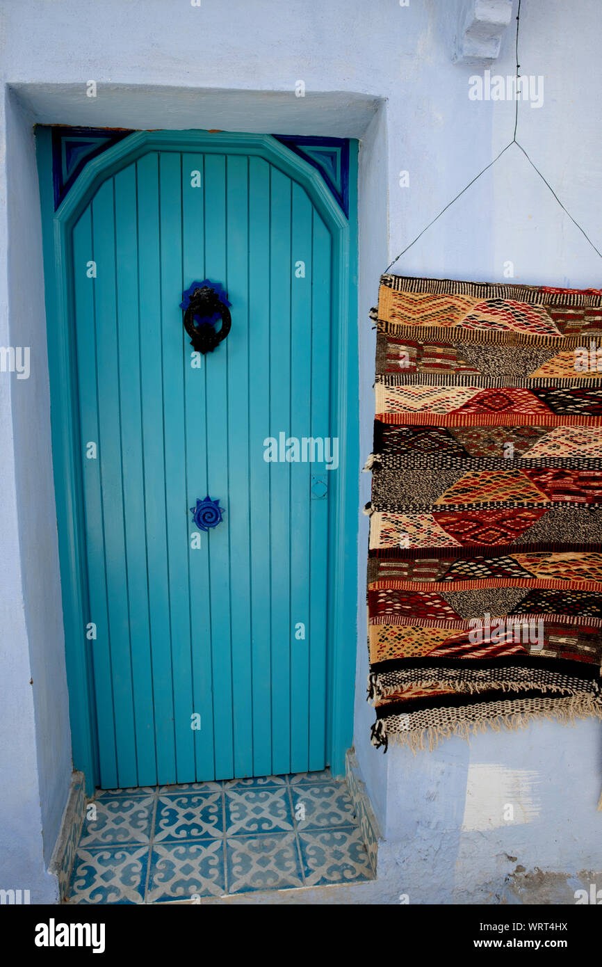 Chaque maison à Chefchaouen, Maroc a une porte bleue ! Banque D'Images