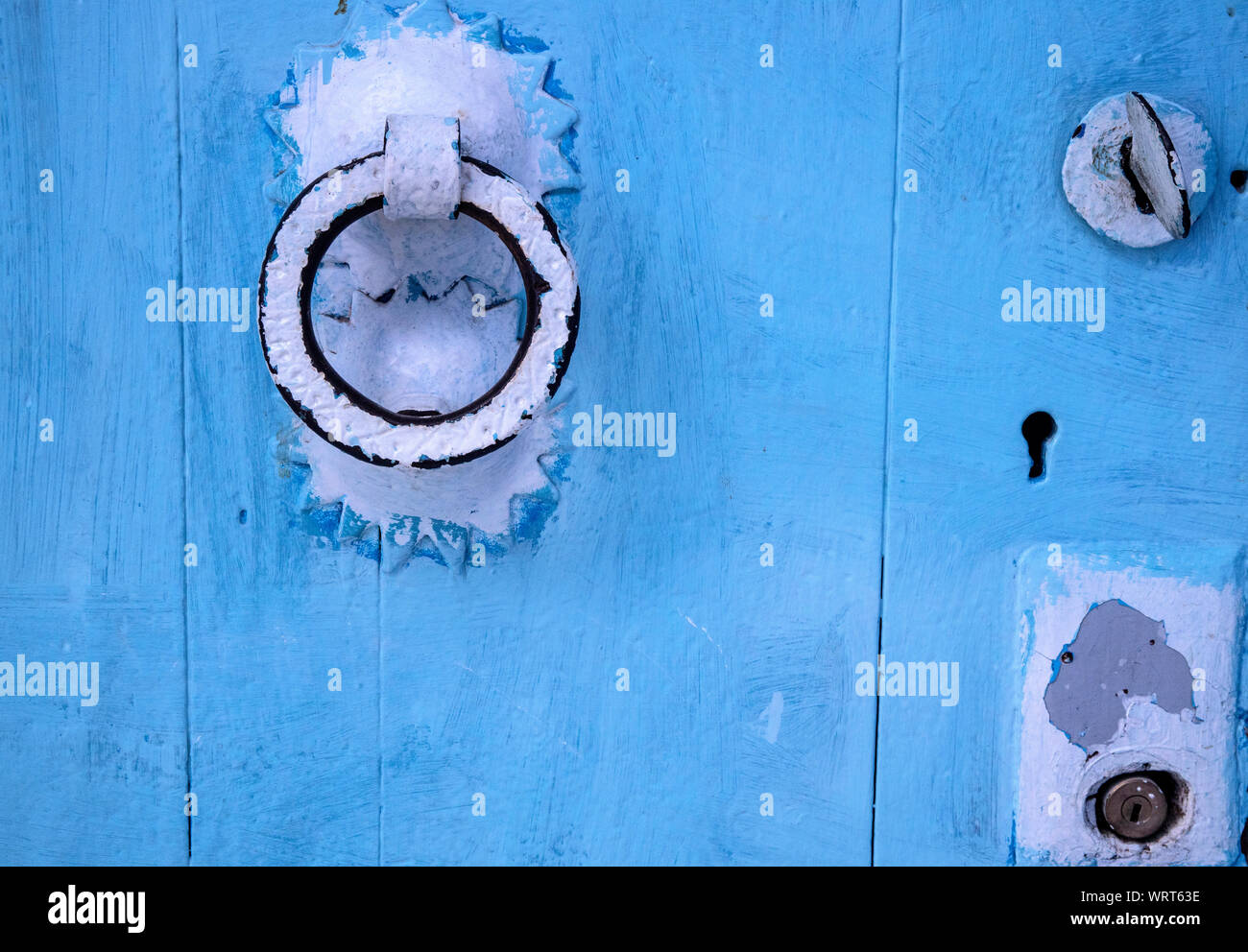 La conception de porte décorative à Chefchaouen, Maroc Banque D'Images