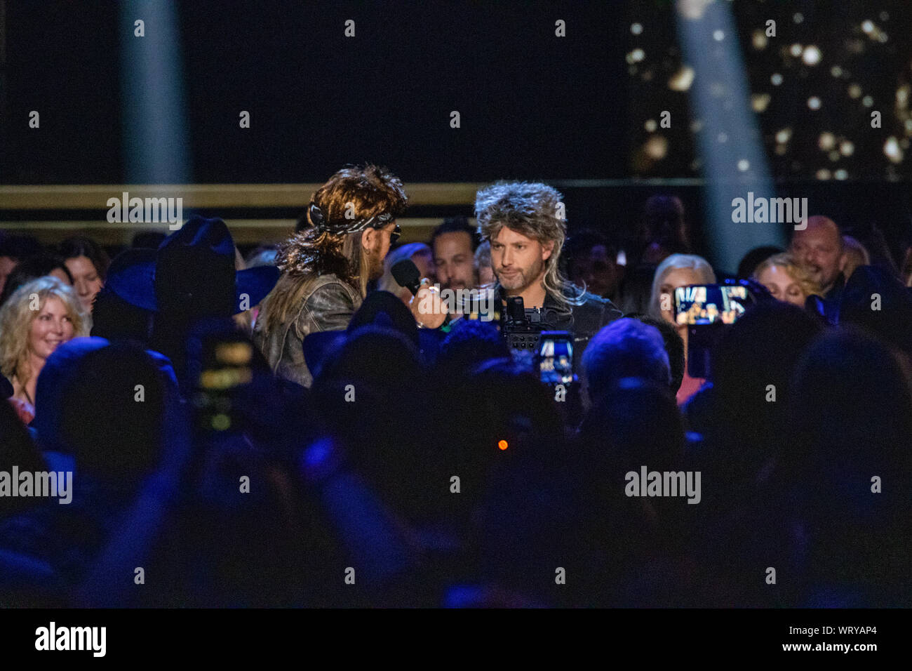 Calgary, Canada. 05Th Sep 2019. Canadian Country Music Association Awards (Co-Hosts Billy Ray Cyrus et Dallas Smith obtiennent leurs mulets sur pendant le 2019 Canadian Country Music Association Awards show. Credit : SOPA/Alamy Images Limited Live News Banque D'Images