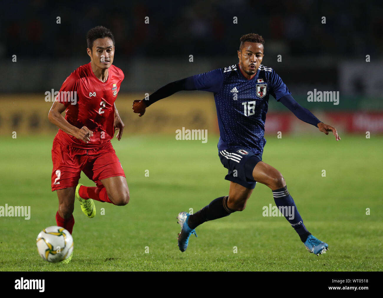 Yangon, Myanmar. 10 Septembre, 2019. Musashi Suzuki (JPN), Zaw Lin (MYA),  le 10 septembre 2019 Football/soccer - Coupe du Monde FIFA : Qatar Asie  2022 Deuxième tour qualificatif Groupe F match entre