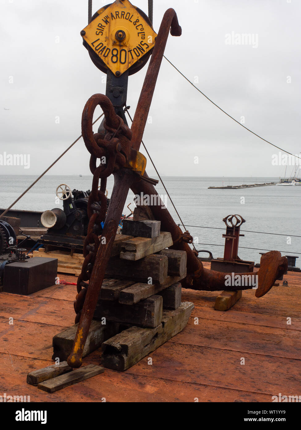Grue sur le pont d'un navire Banque D'Images