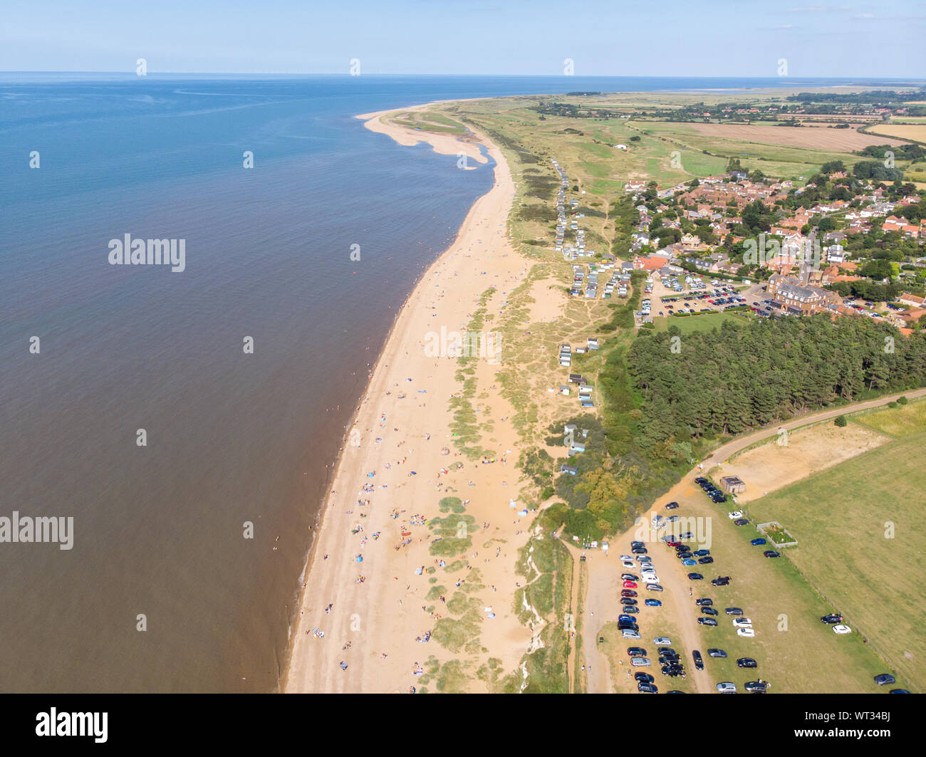 Photo aérienne de la ville balnéaire de Hunstanton à Norfolk. Montrant la plage par une belle journée ensoleillée Banque D'Images