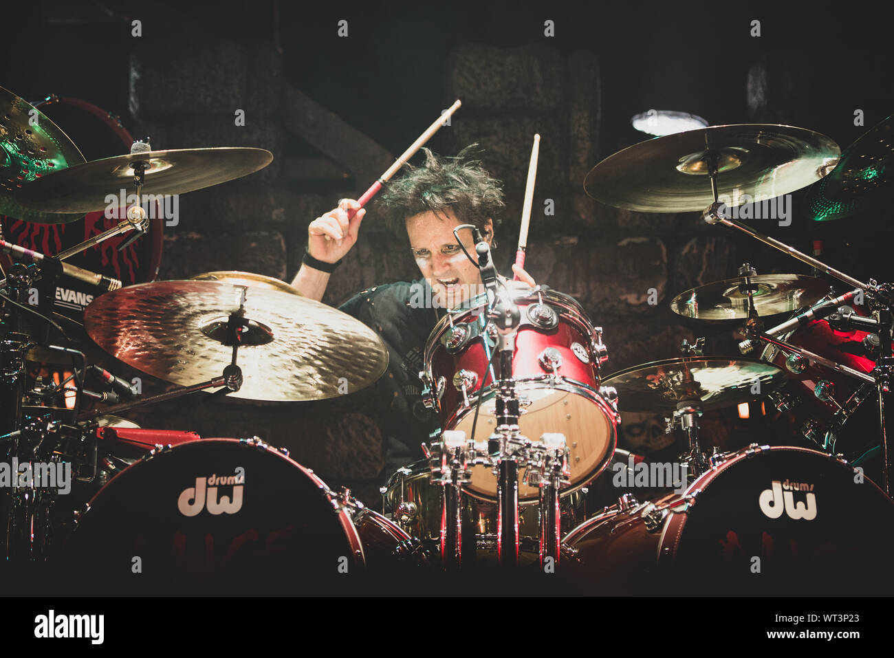 10 septembre 2019 - batteur Glen Sobel performing vivre ensemble avec Alice Cooper à l'Alpitour Pala à Turin. Banque D'Images