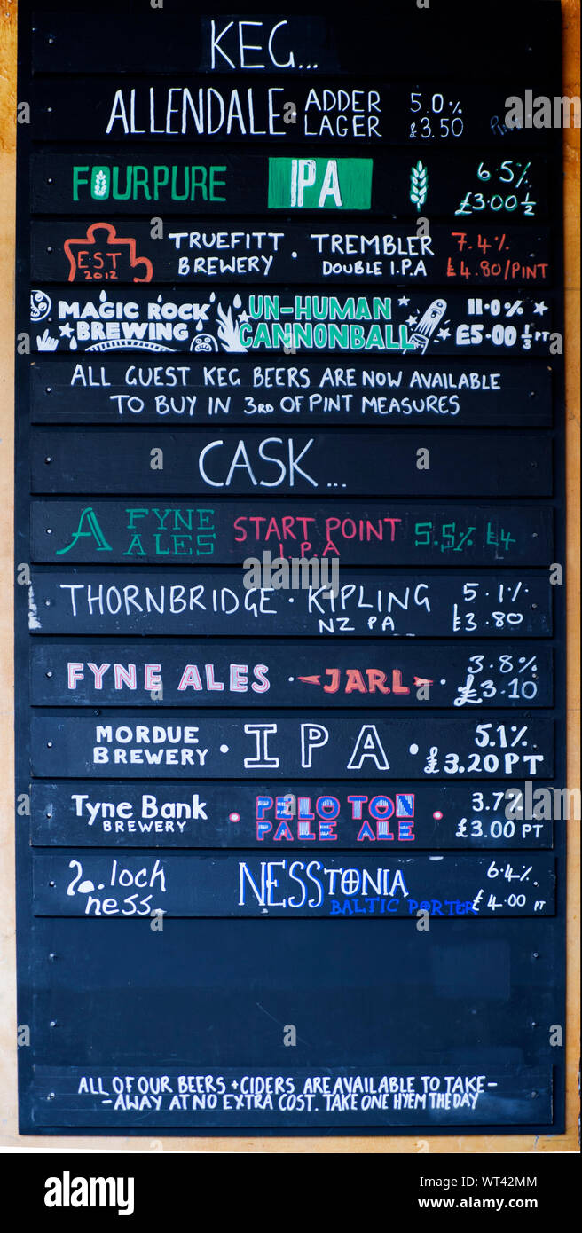 Prix des boissons au pub de libre-échange, Newcastle, 2014 Banque D'Images