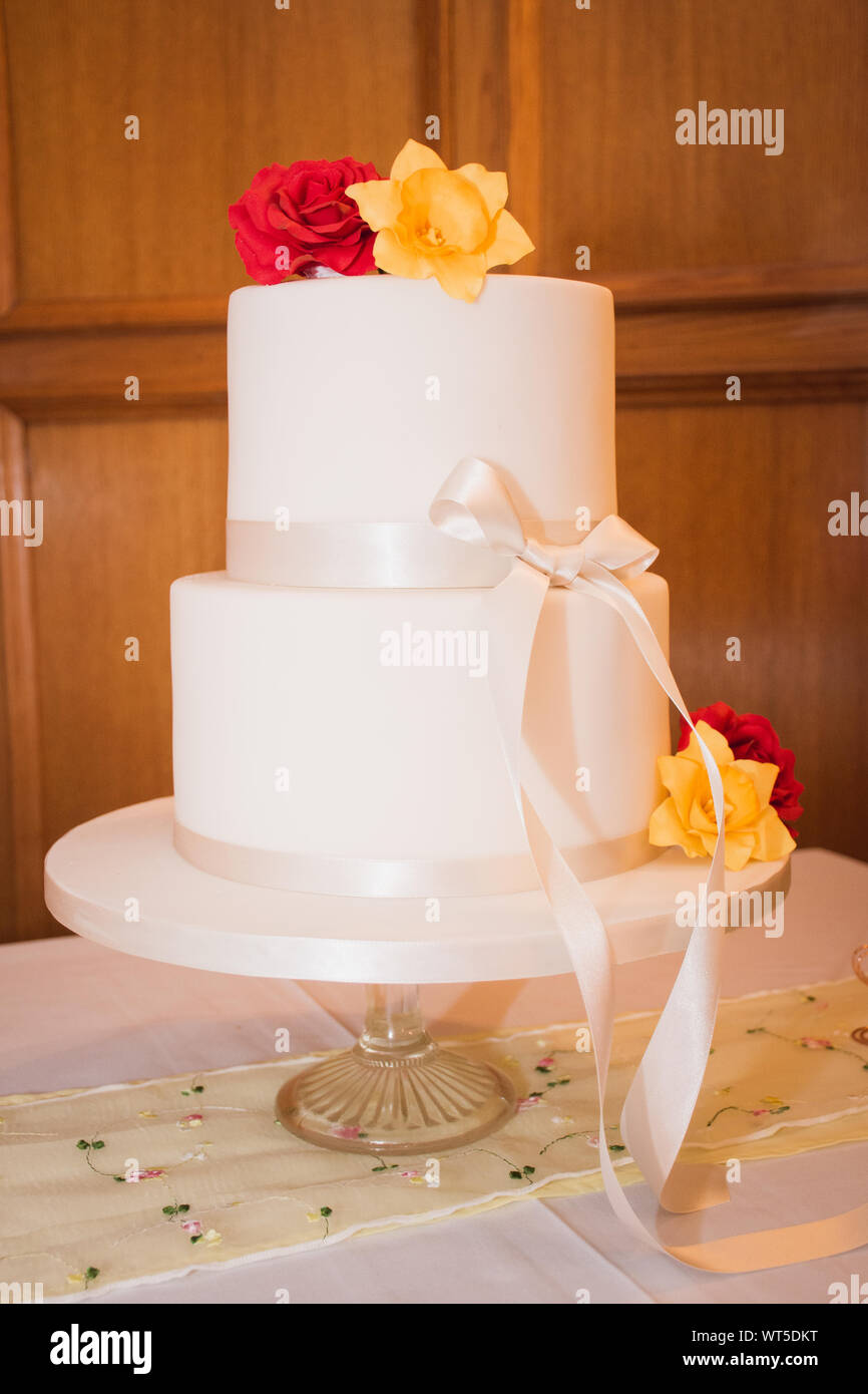 Conception Simple De Gateau De Mariage Banque D Image Et Photos Alamy