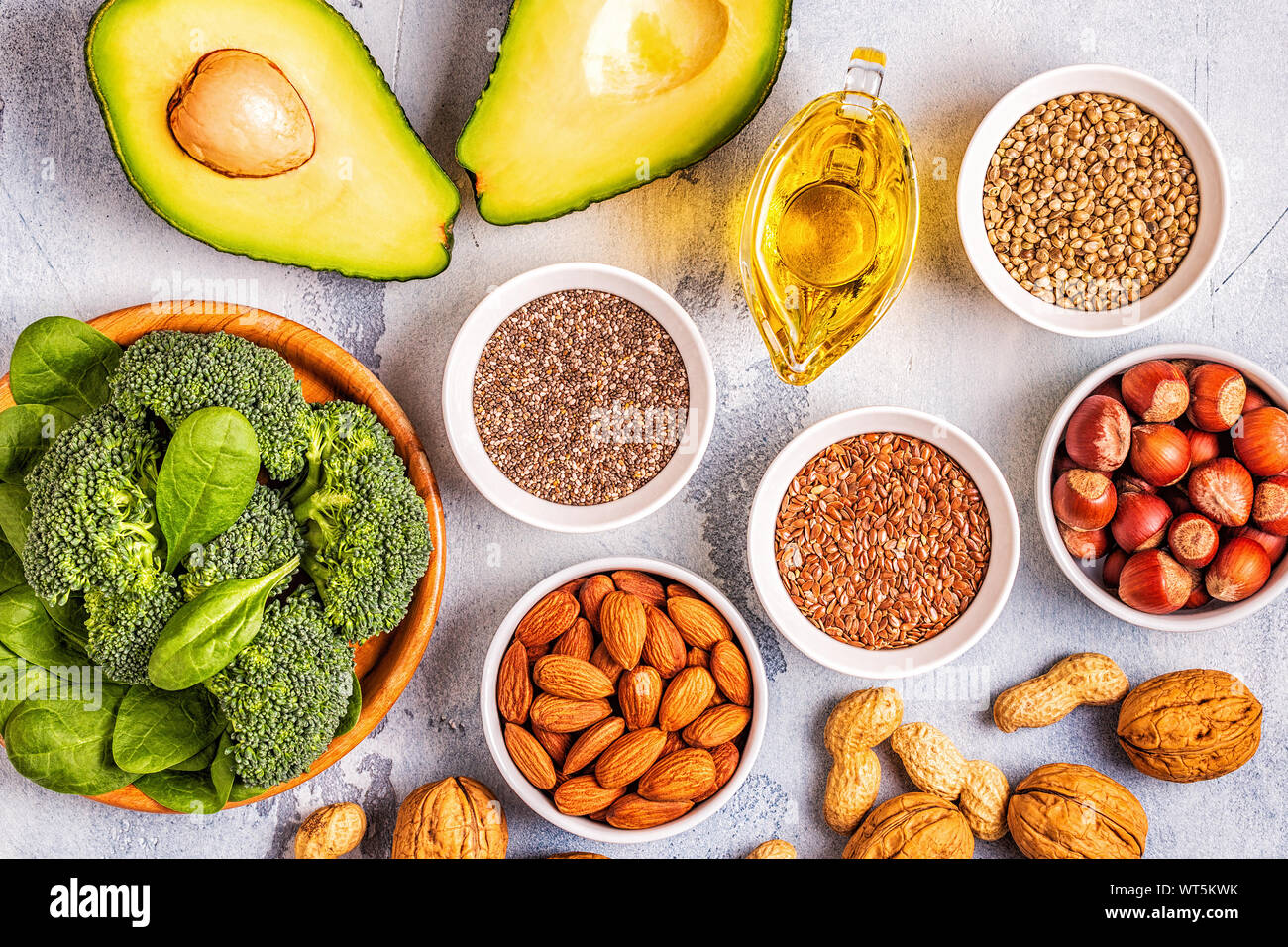 Végan sources d'oméga 3 et de graisses insaturées. Concept d'alimentation saine. Vue d'en haut. Banque D'Images