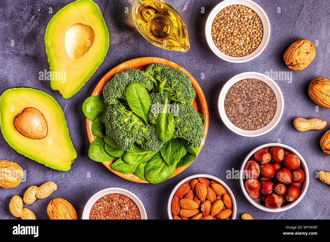 Végan sources d'oméga 3 et de graisses insaturées. Concept d'alimentation saine. Vue d'en haut. Banque D'Images