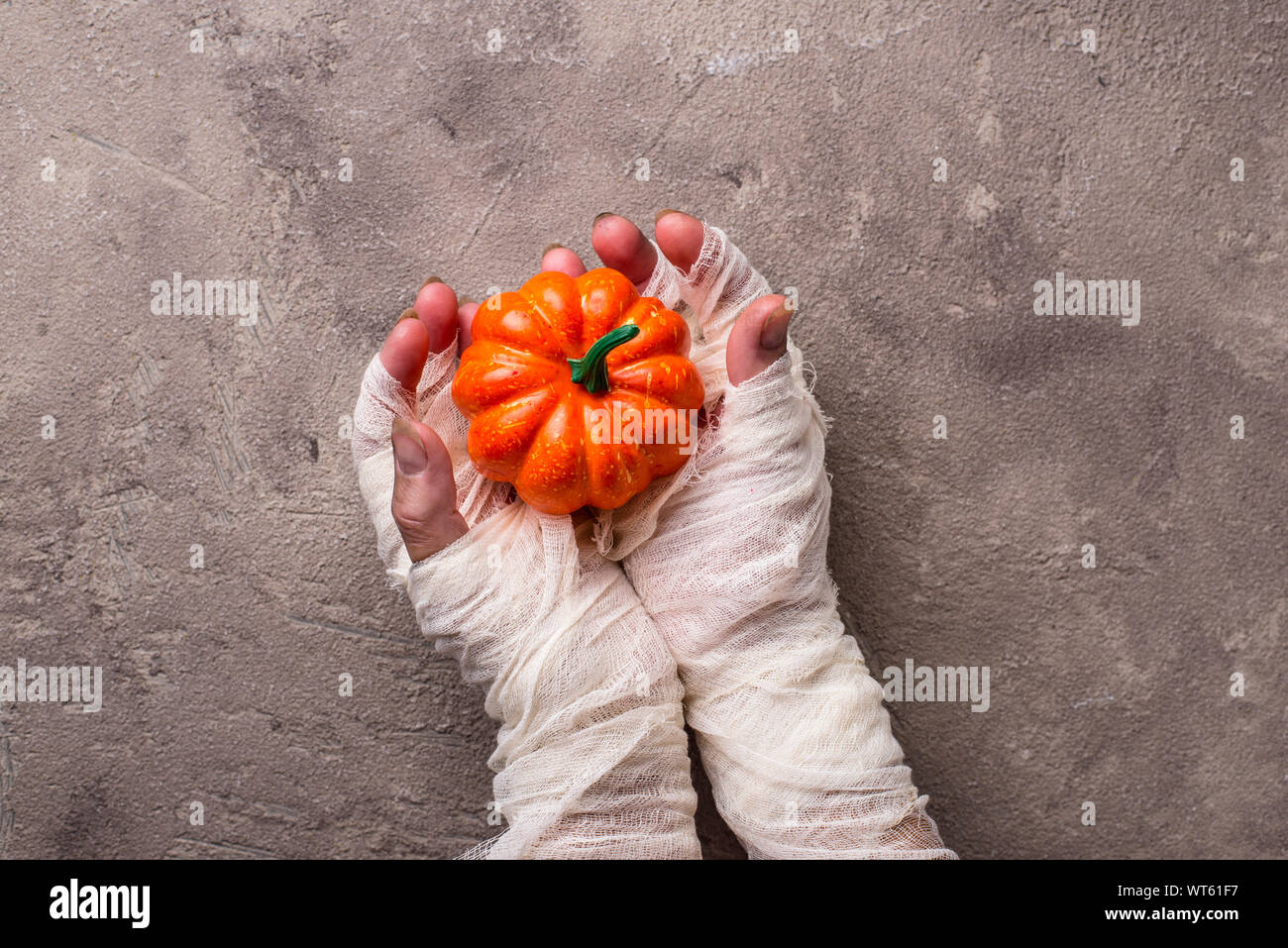 Arrière-plan de l'halloween avec maman part Banque D'Images