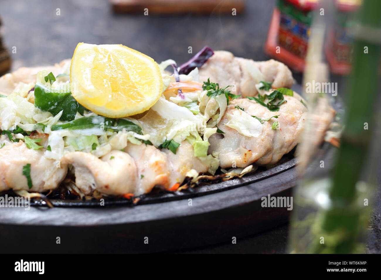 Malai tikka de poulet sur un plat chaud Banque D'Images