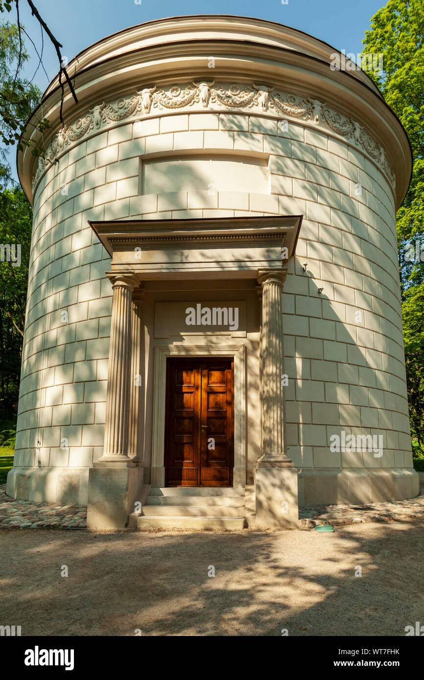 Bâtiment Wodozbior dans le parc des bains royaux de Varsovie. Banque D'Images