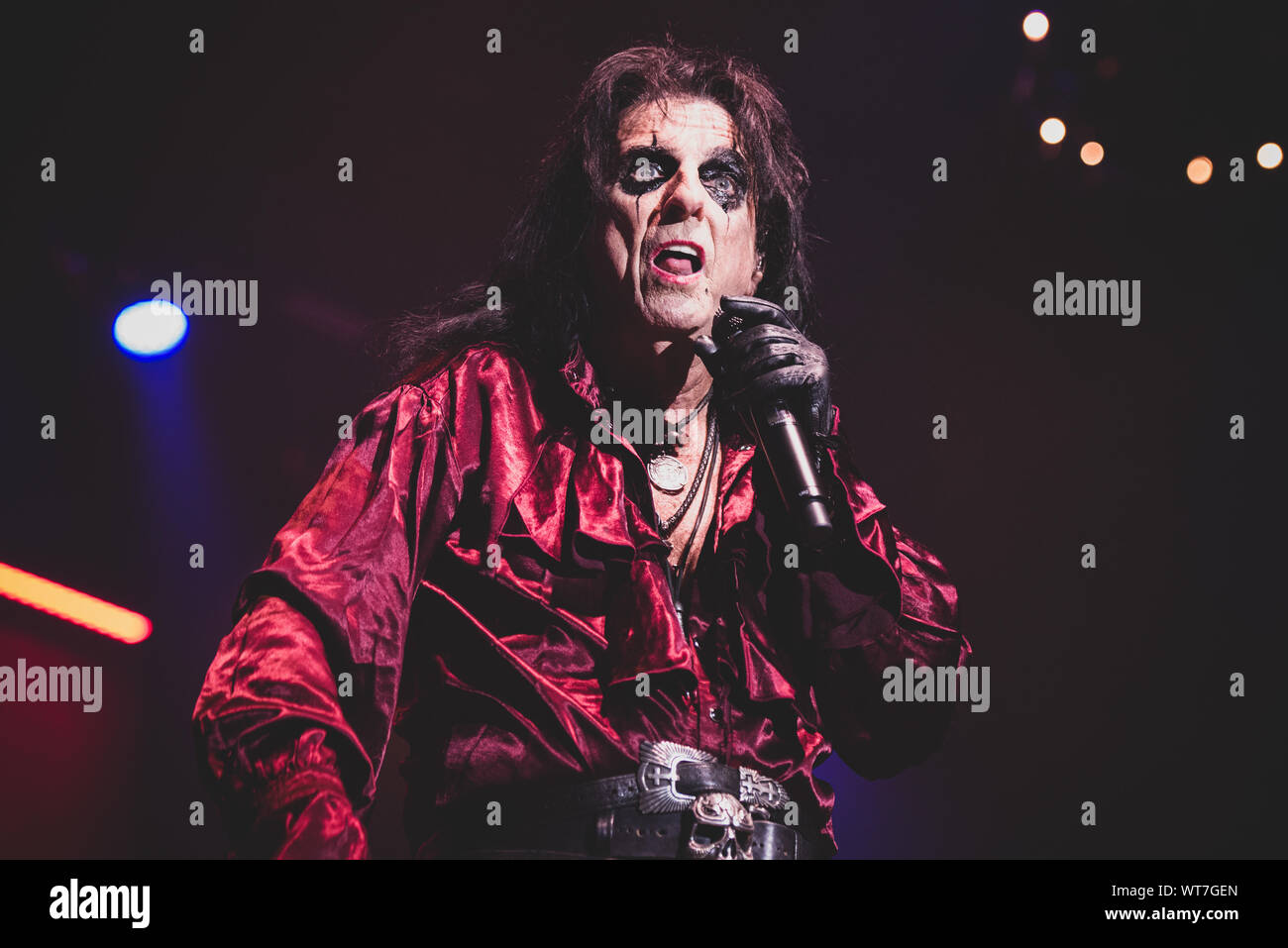 Torino, Italie. 10 Sep, 2019. 10 septembre 2019 - La chanteuse américaine et de rock 'n roll Alice Cooper réalise l'icône live à la Pala millares de Turin pour son "Ol' les yeux noirs est de retour Tour". (Photo par Alessandro Bosio/Pacific Press) Credit : Pacific Press Agency/Alamy Live News Banque D'Images