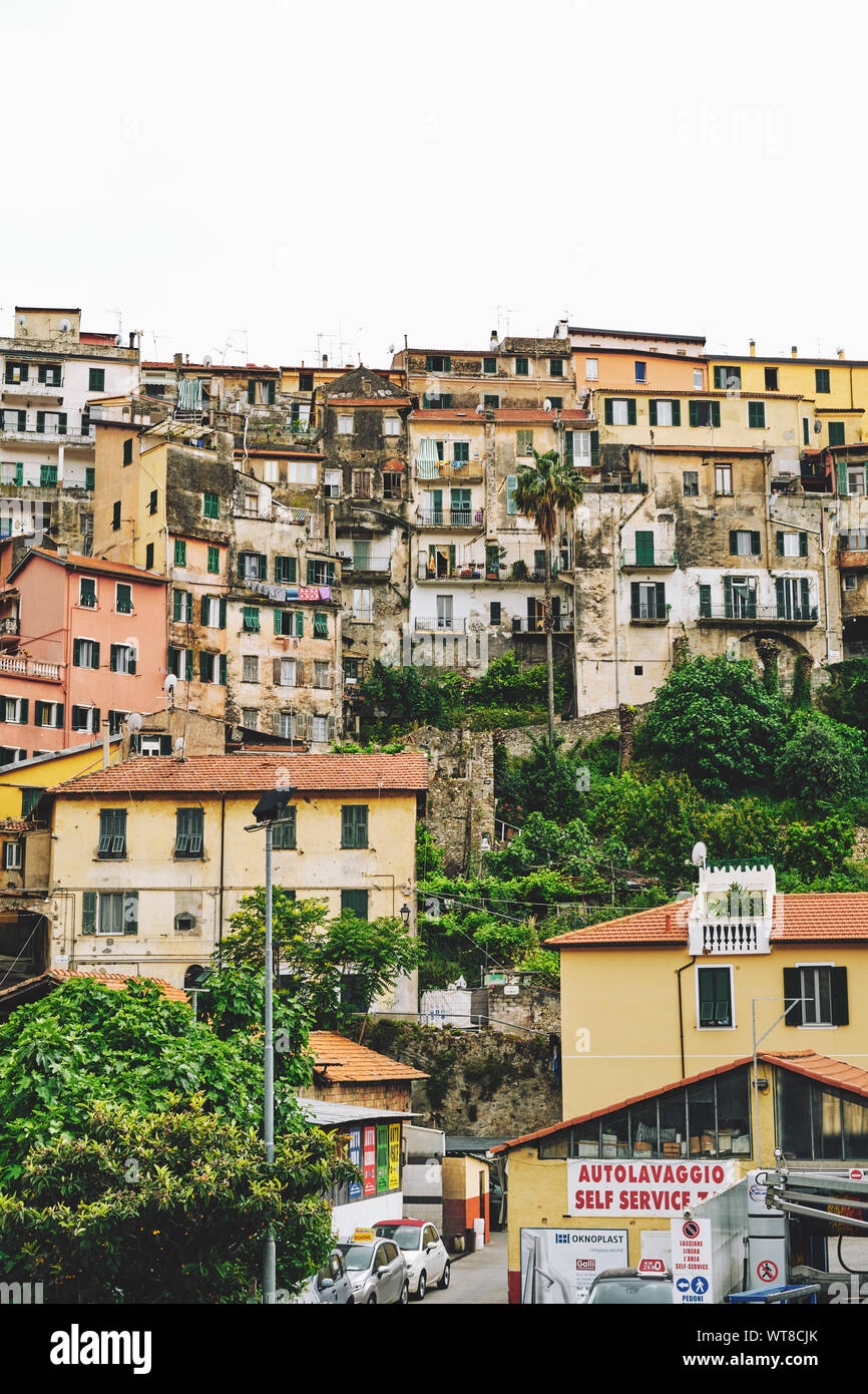 Le boîtier Haute densité de Vintimille en Ligurie, Italie du nord, dans la province d'Imperia. Banque D'Images