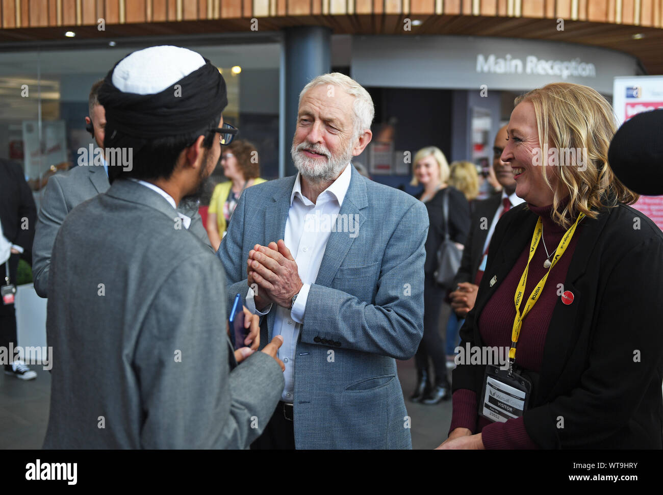 Leader du travail Jeremy Corbyn, lors d'une visite à Birmingham College of Further Education à Walsall afin d'encourager les gens à s'inscrire pour voter et la demande des votes pour 16 et 17 ans. Banque D'Images