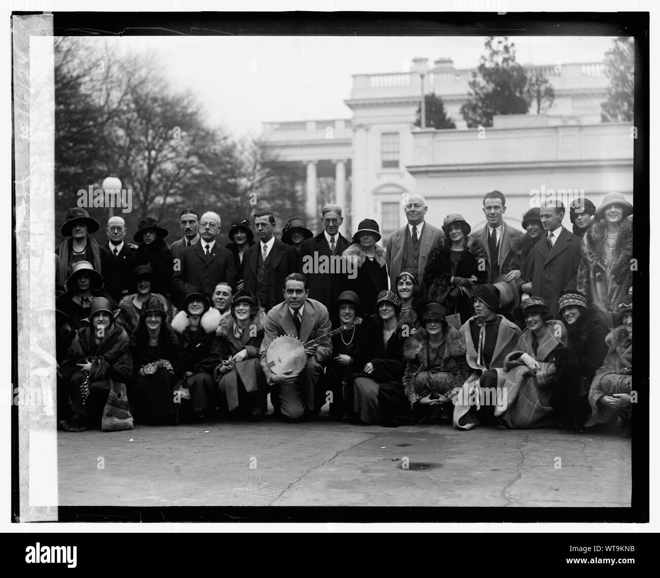 Les membres de l'Oncle Sam's Follies avec Brooke Johns à W.H., 12/6/24 Banque D'Images