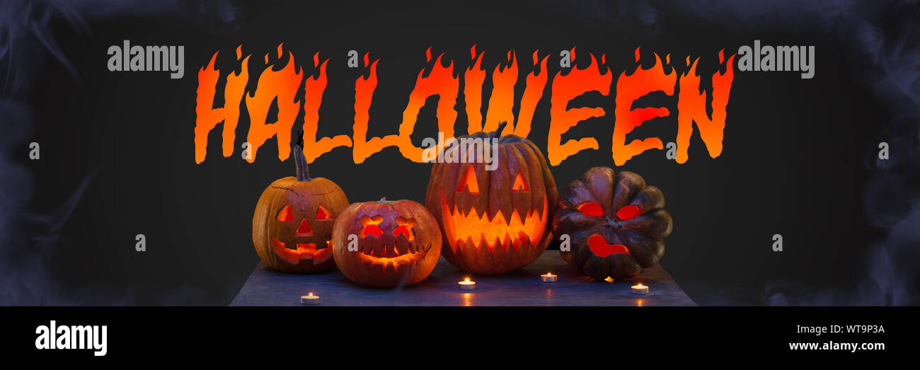 Citrouilles effrayantes sur fond noir, la nuit de la peur. Les flammes du feu. Halloween, vendredi noir, cyber lundi, ventes, concept d'automne. Flyer pour votre publicité. Banque D'Images