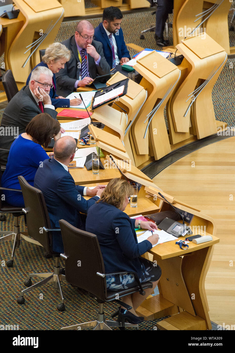 Édimbourg, Royaume-Uni. 5 Septembre 2019. Photo : les députés de première place du gouvernement écossais. La semaine dernière, nous avons lancé nos propositions pour un nouvel accord vert écossais – un programme de changement transformatif qui contraste avec le manque d’ambition du gouvernement écossais. Par exemple, nous proposons que les centaines de millions de livres dépensés sur de nouvelles routes soient redirigés vers les transports publics, le vélo et la marche. Un examen indépendant de la stratégie du gouvernement écossais en matière d’assainissement de l’air, publié la semaine dernière, l’appuie. Le premier ministre sera-t-il audacieux et prendra-t-il des fonds Banque D'Images