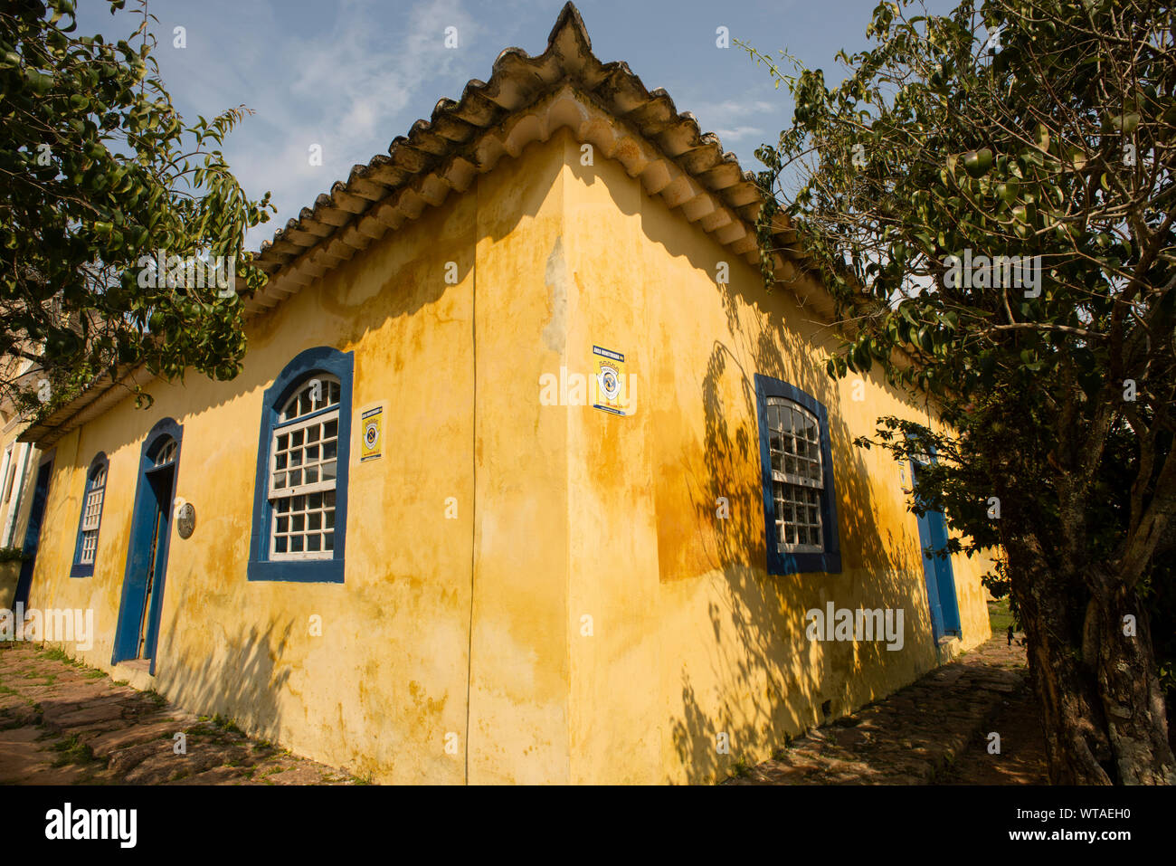 Maison coloniale jaune Banque D'Images