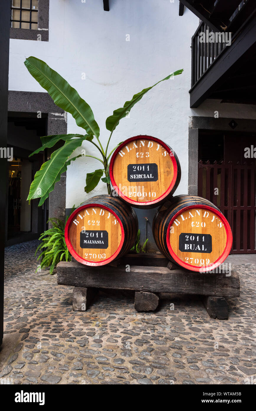 Des tonneaux de vin à Blandy's Wine Lodge à Funchal Madeira Banque D'Images