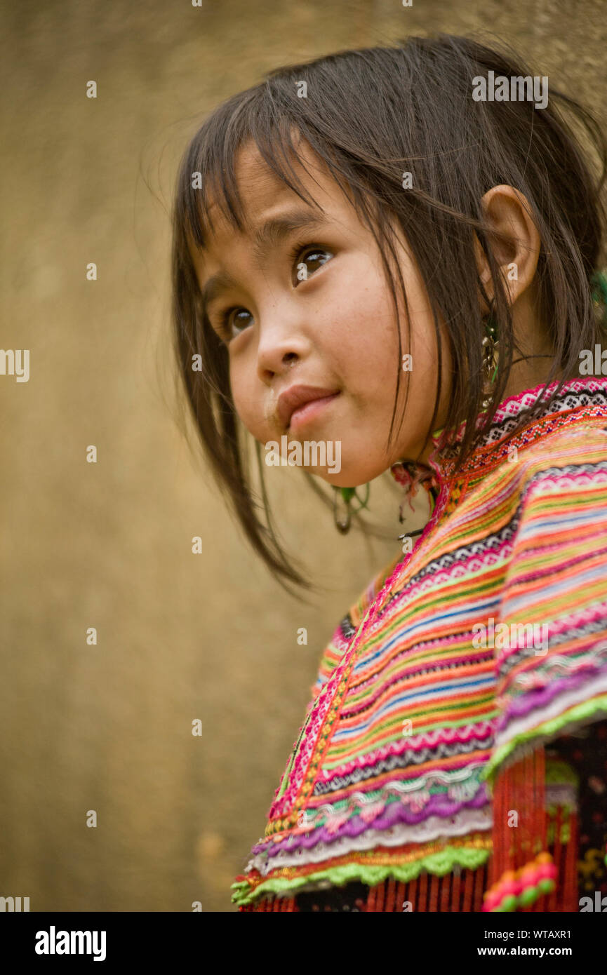 Portrait d'une magnifique petite fille Hmong Banque D'Images
