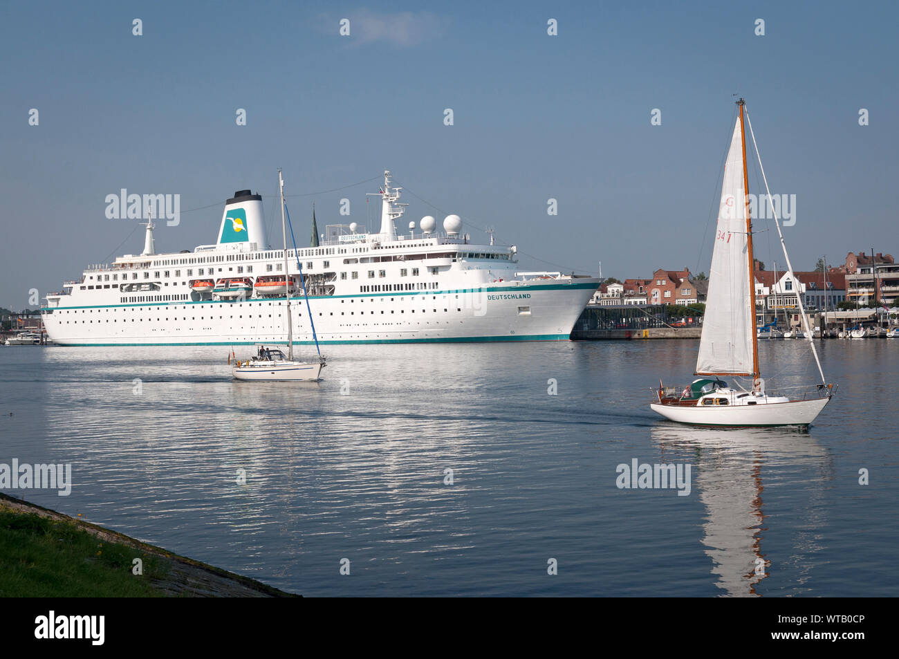 Bateau de croisière « Deutschland à Travemünde, Schleswig Holstein, Allemagne. Banque D'Images