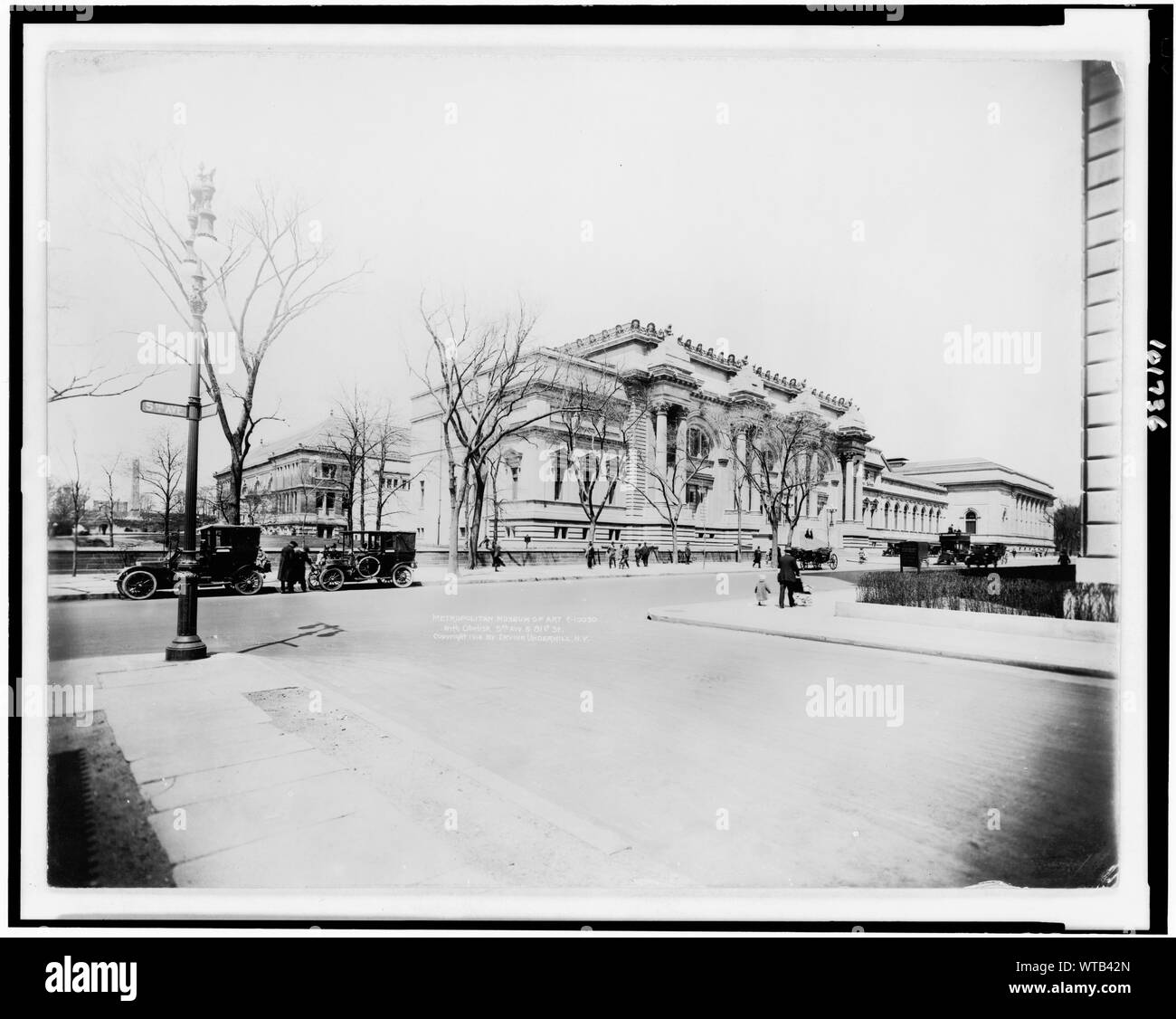 Metropolitan Museum of Art avec l'obélisque, la 5e Avenue et 81e St. Banque D'Images