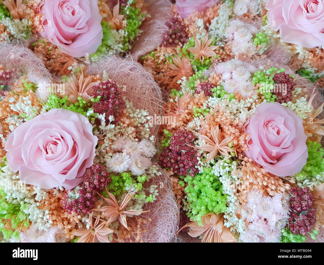 Bouquet de fleurs de rose, de bouquet de fleurs roses gerbera oeillets, fleurs bouquet organiser pour la décoration de la maison, fleurs bouquet pour le Banque D'Images