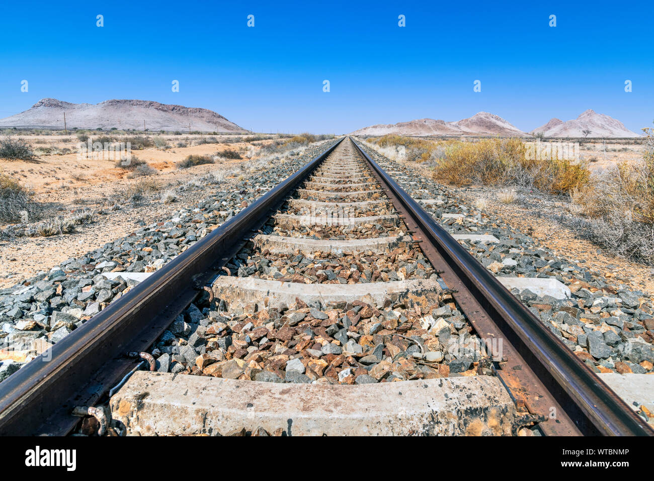 Railroad dans le désert paysage près de Grunau, Namibie Banque D'Images