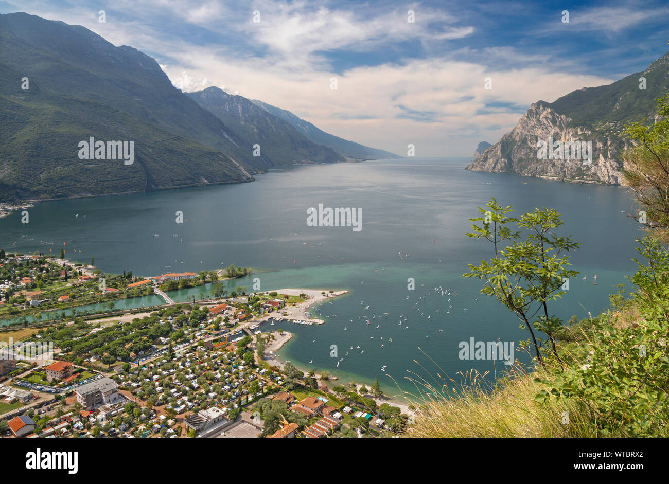 Alpes, architecture, beaux, bleu, bateaux, bord, destination, europe, port, Italie, lago di Garda, Lac, paysage, Malcesine, montagne, montagnes, Banque D'Images
