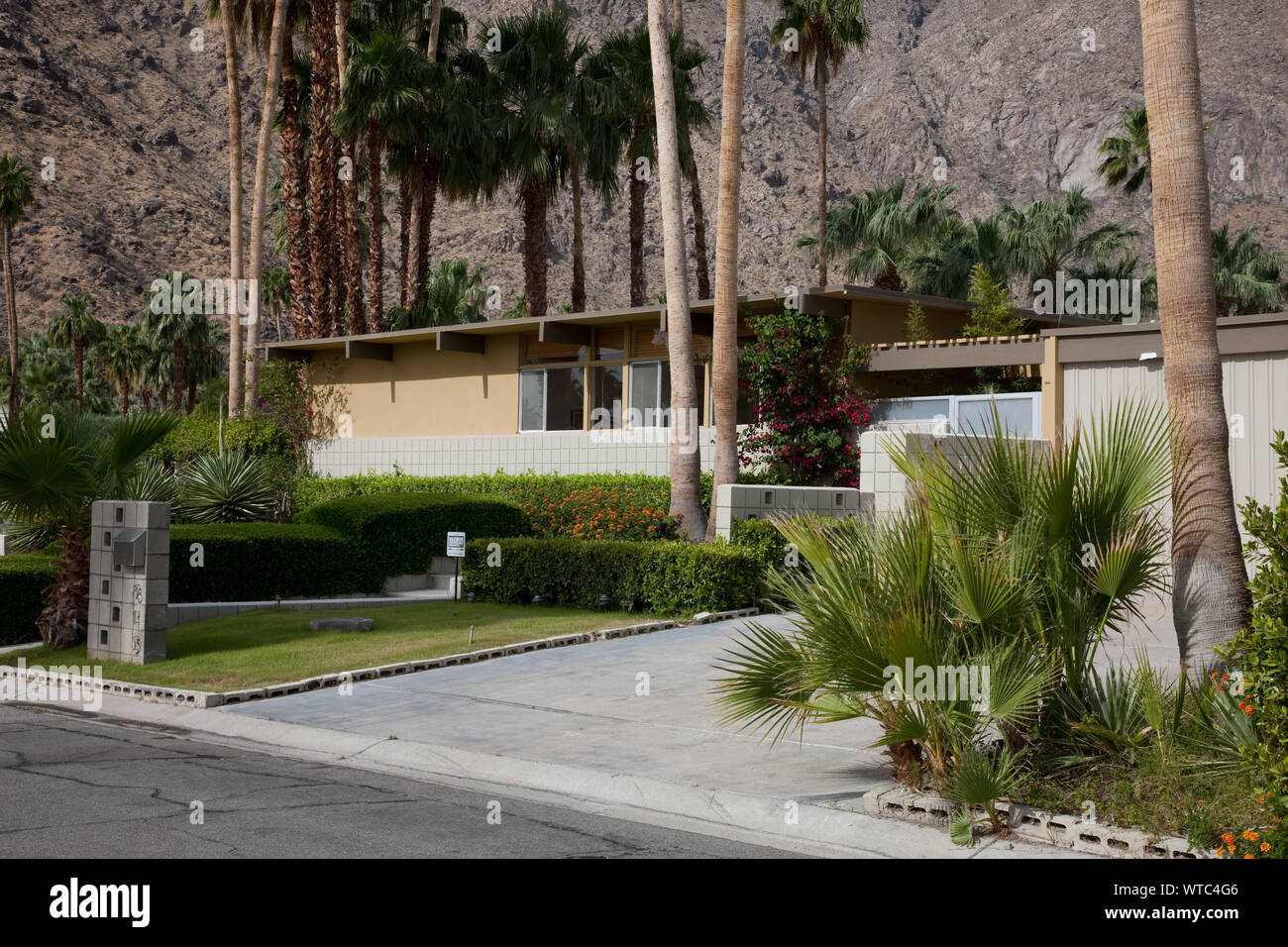 Au milieu du siècle maison moderne construite par l'Alexander Construction Company, Palm Springs, Californie Banque D'Images