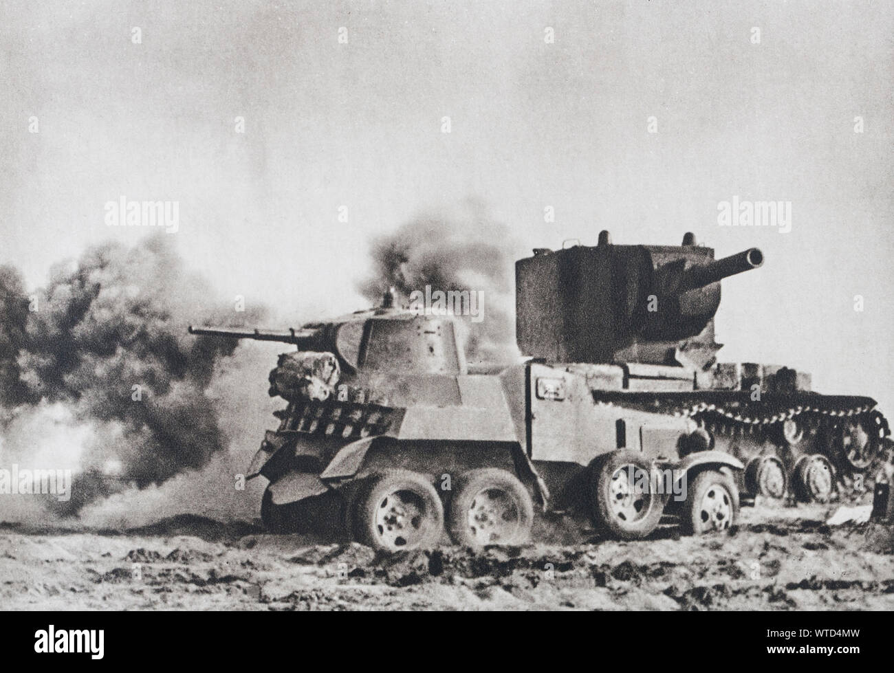 Les chars soviétiques détruits lors d'une bataille avec les chars et l'artillerie allemande. Été 1941 Banque D'Images