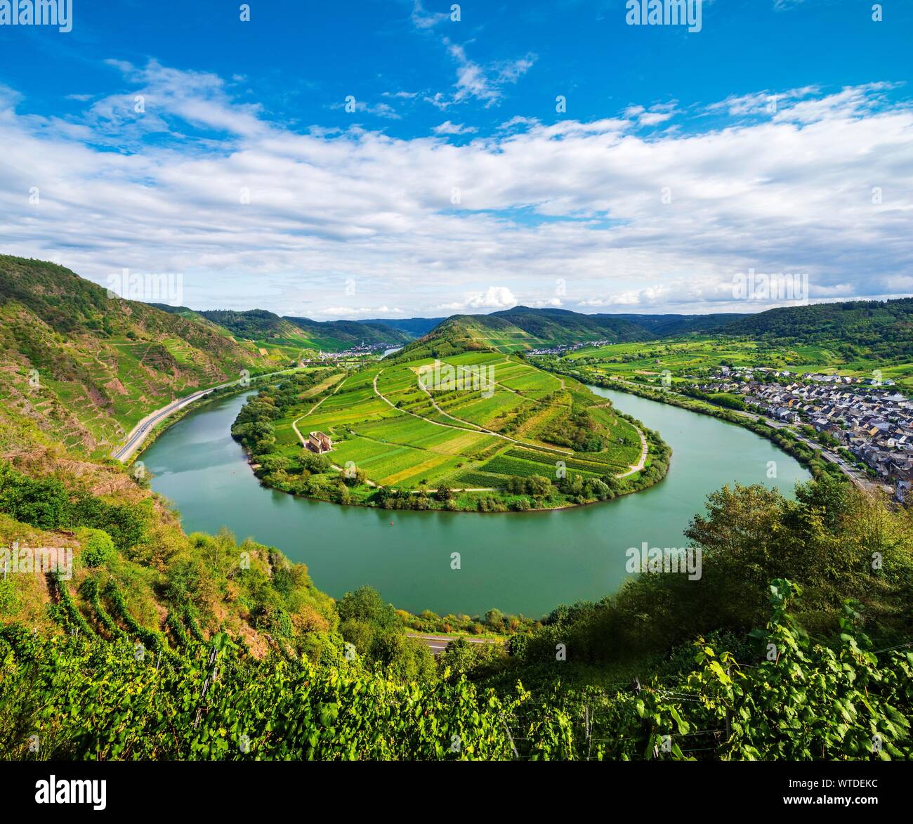 Boucle de la rivière Mosel, Bremm, vallée de la Moselle, Rhénanie-Palatinat, Allemagne Banque D'Images