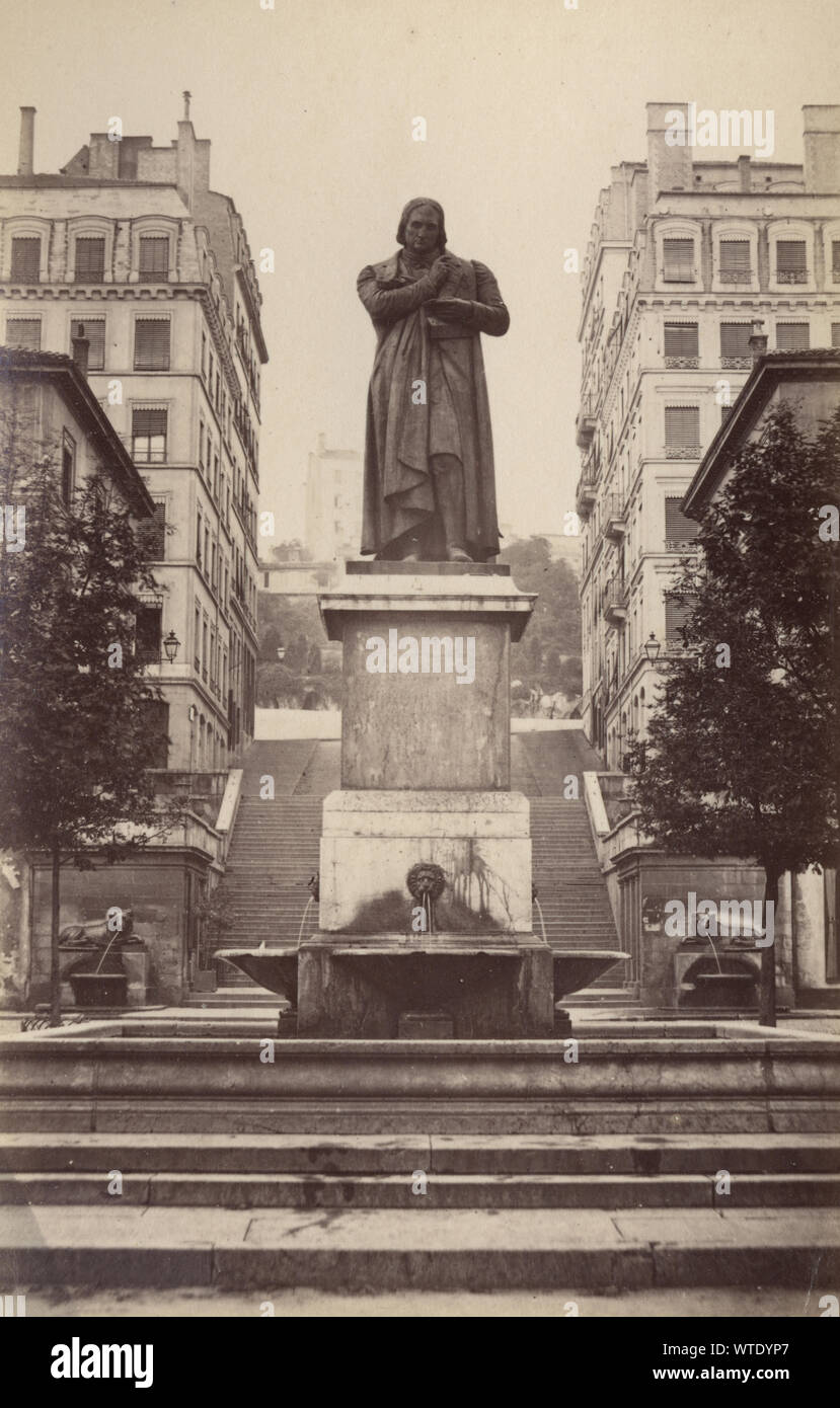 Vintage photo de la Statue de Jacquard, Lyon, France, 1880, 19e siècle. Joseph Marie Jacquard était un tisserand et marchand. Il a joué un rôle important dans le développement des premiers à tisser programmable Banque D'Images