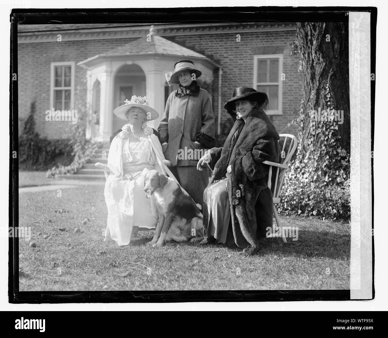 Mlle Hutle, Mme Chelton, Mme Geddes, [10/24/22] Banque D'Images