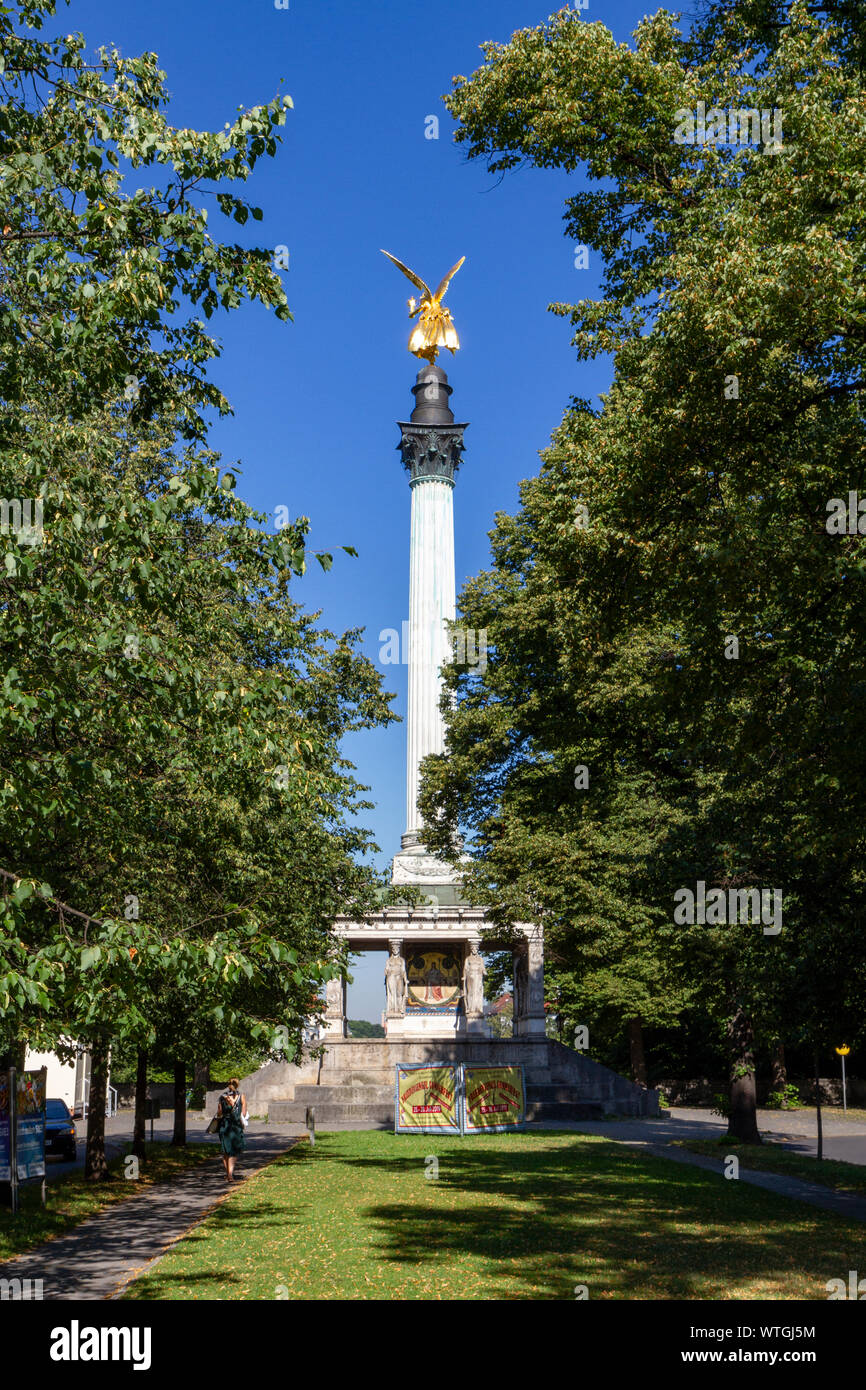 Le Friedensengel (Ange de la paix) avec Nike, la déesse grecque de la victoire sur le dessus, Munich, Bavière, Allemagne. Banque D'Images