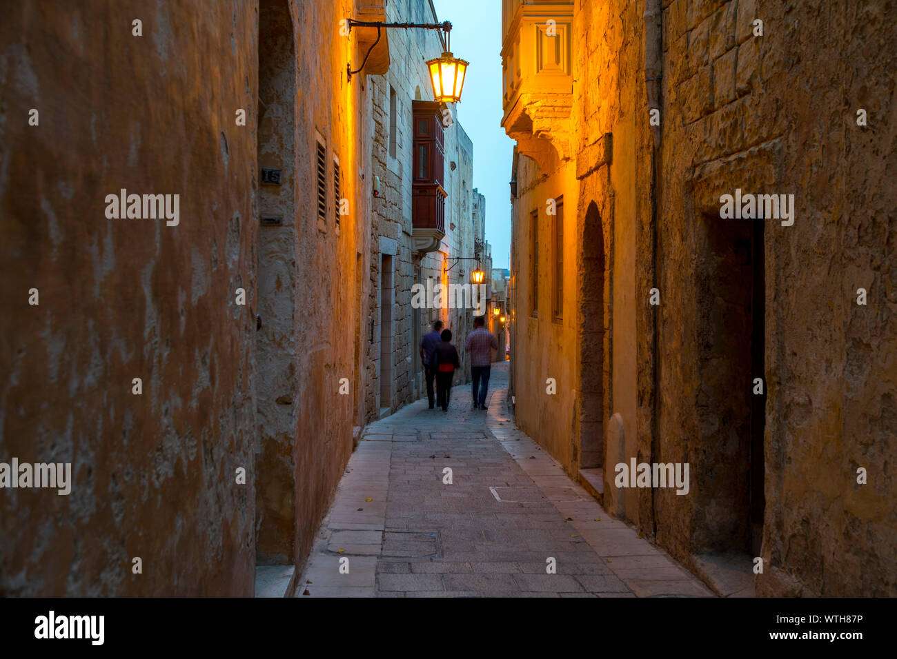 L'ancienne capitale de Malte, Mdina, sur un plateau au milieu de l'île, des rues étroites, dans la soirée, Banque D'Images