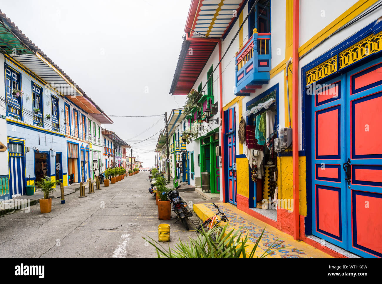 Viewon bâtiments coloniaux dans les rues de Filandia, Colombie Banque D'Images