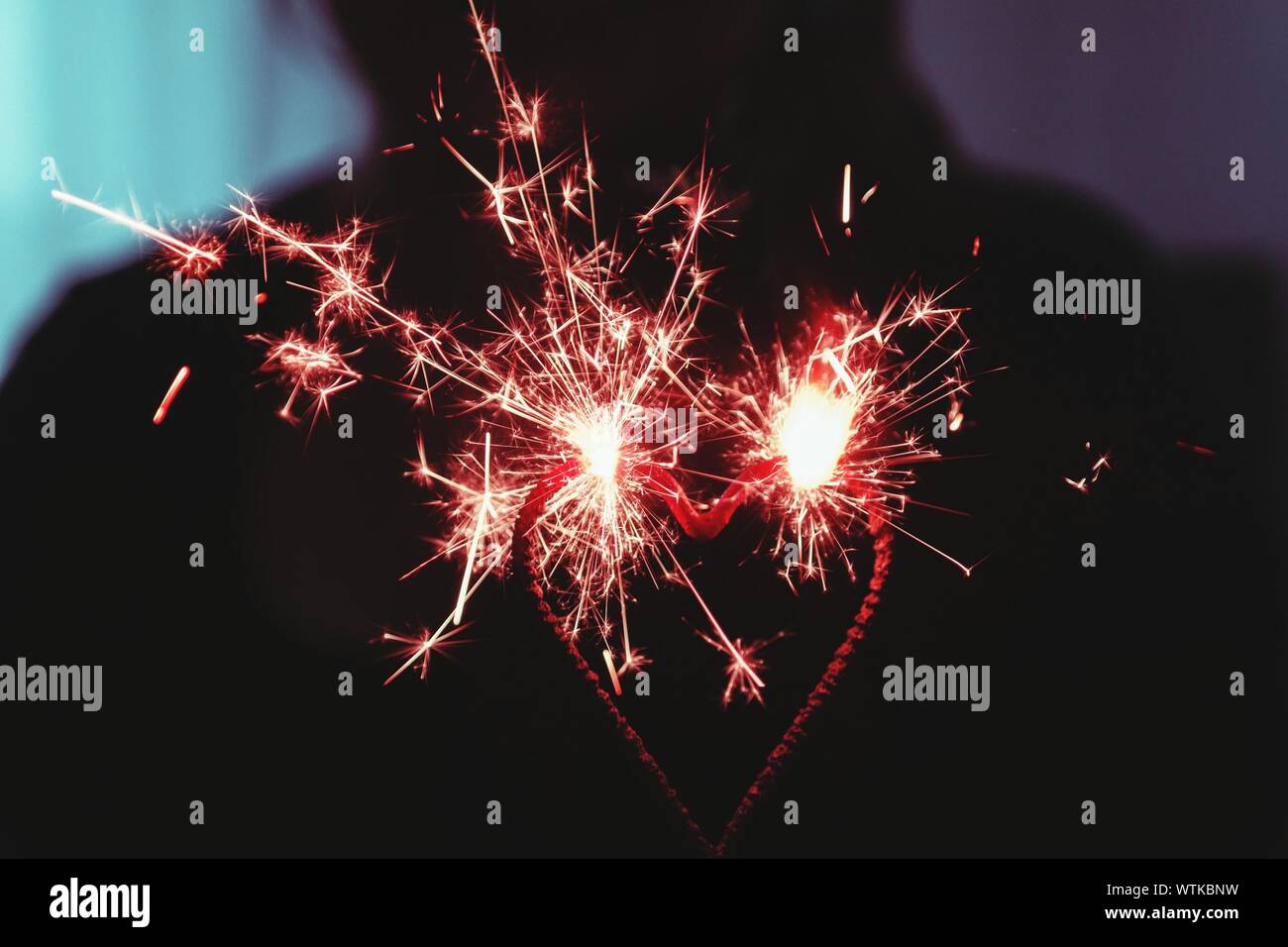 Close-up of heart shape Sparkler Banque D'Images