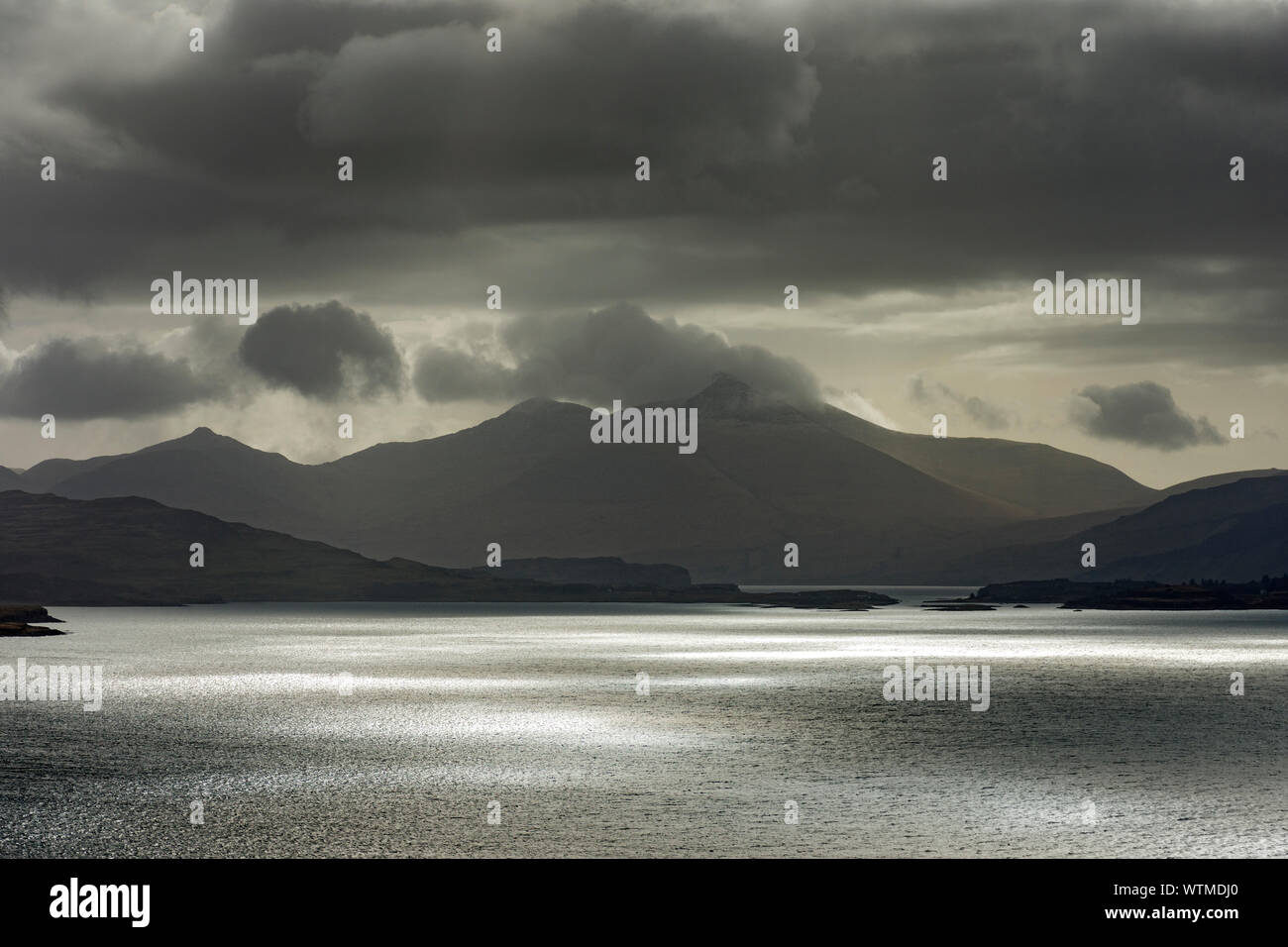 Le Ben Plus de portée sur le Loch Tuath, Isle of Mull, Scotland, UK Banque D'Images
