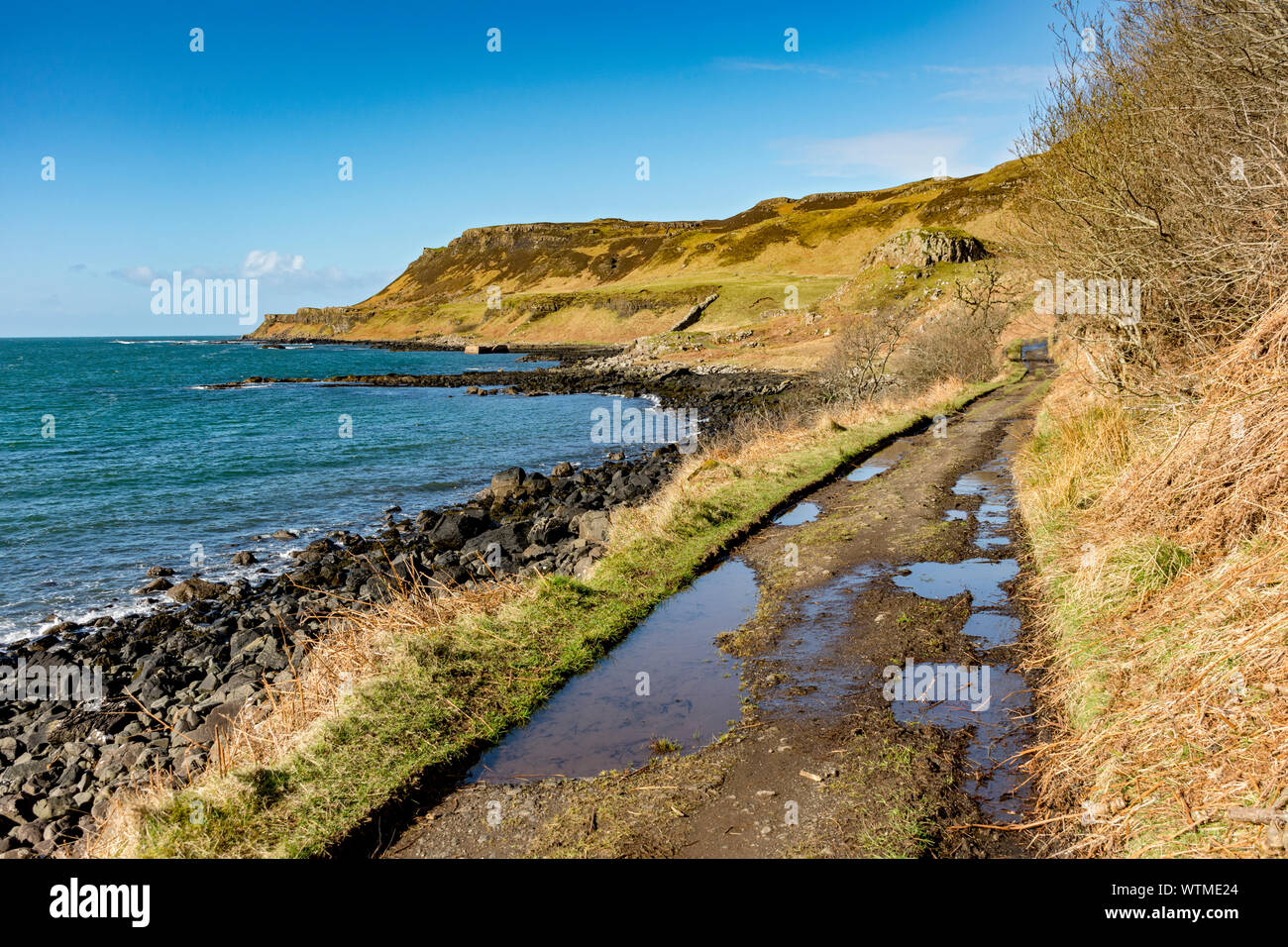 La piste à l'ancienne jetée sur la rive nord de Calgary Bay, Isle of Mull, Scotland, UK Banque D'Images