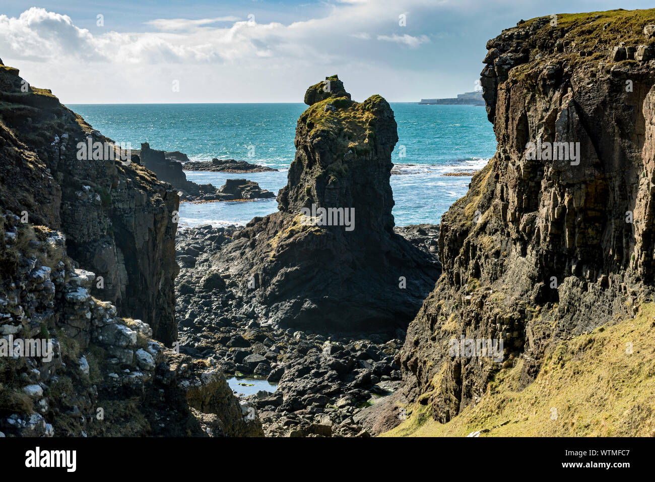 Une pile de roche sur la presqu'île Treshnish promenade côtière, Isle of Mull, Scotland, UK Banque D'Images