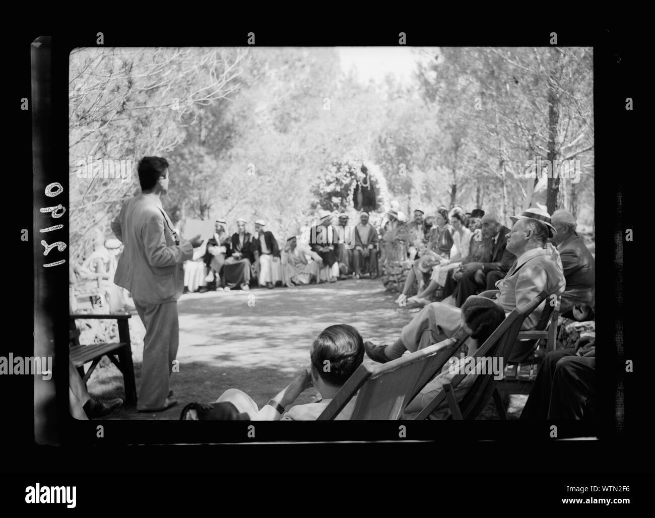 M. Keith Roach's dinner à moukhtars à Emmaüs. Conférence à foule par [conférencier sur des sujets agricoles] Banque D'Images