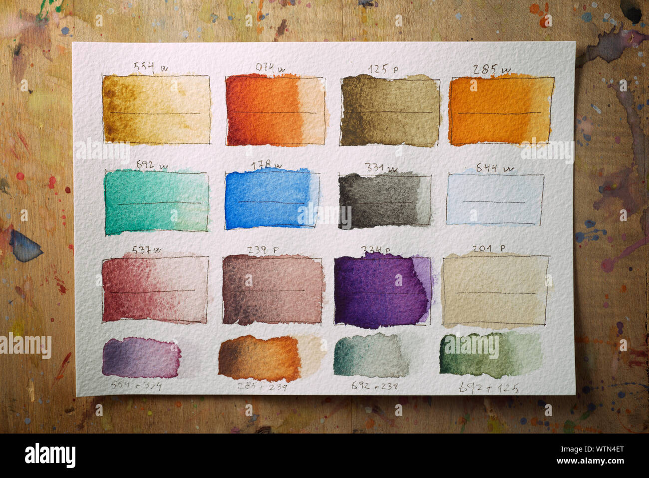 Aquarelle carte d'essai sur une table. Banque D'Images