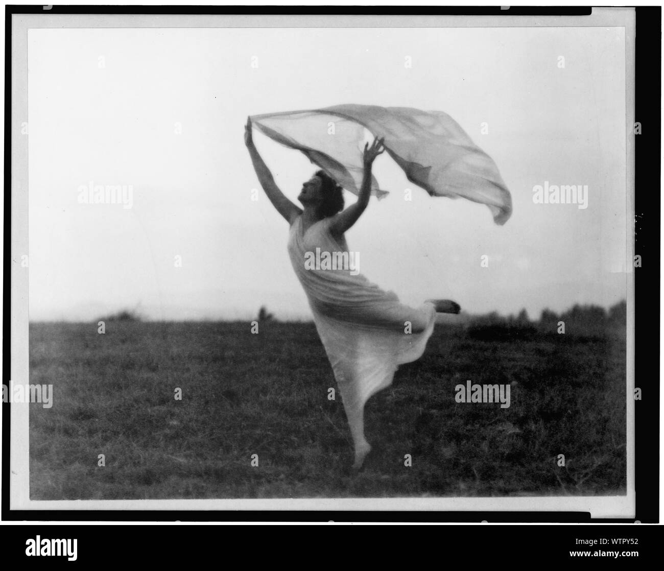 Foulard de danse Banque d'images détourées - Alamy