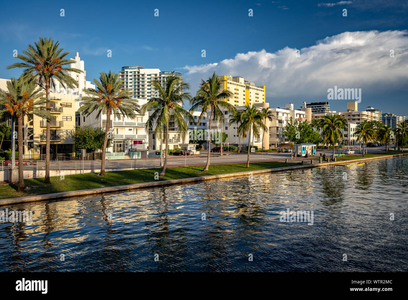 Miami Beach, Floride, USA - bâtiments historiques dans le milieu de l'enceinte de la plage Banque D'Images