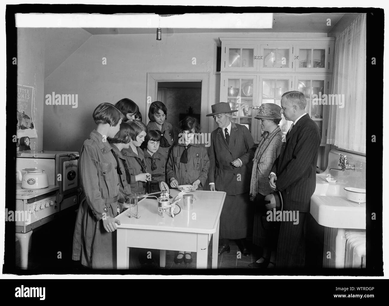 Mme Herbert Hoover & Dr. et Mme James Ford à Girl Scouts' petite maison, 5/16/25 Banque D'Images